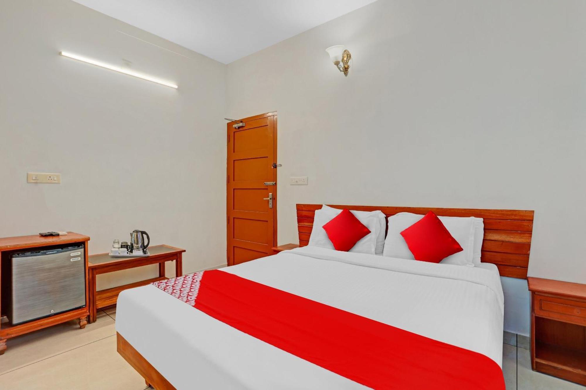 Flagship Hotel Adara Residency Thiruvananthapuram ภายนอก รูปภาพ